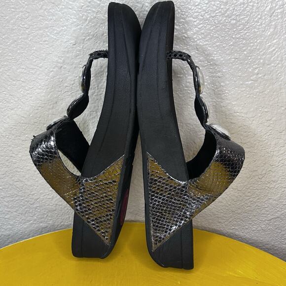 FitFlop Sandals Women' 9 Pewter Snake Print Rhinestone Petra Thong Platform - Picture 13 of 16